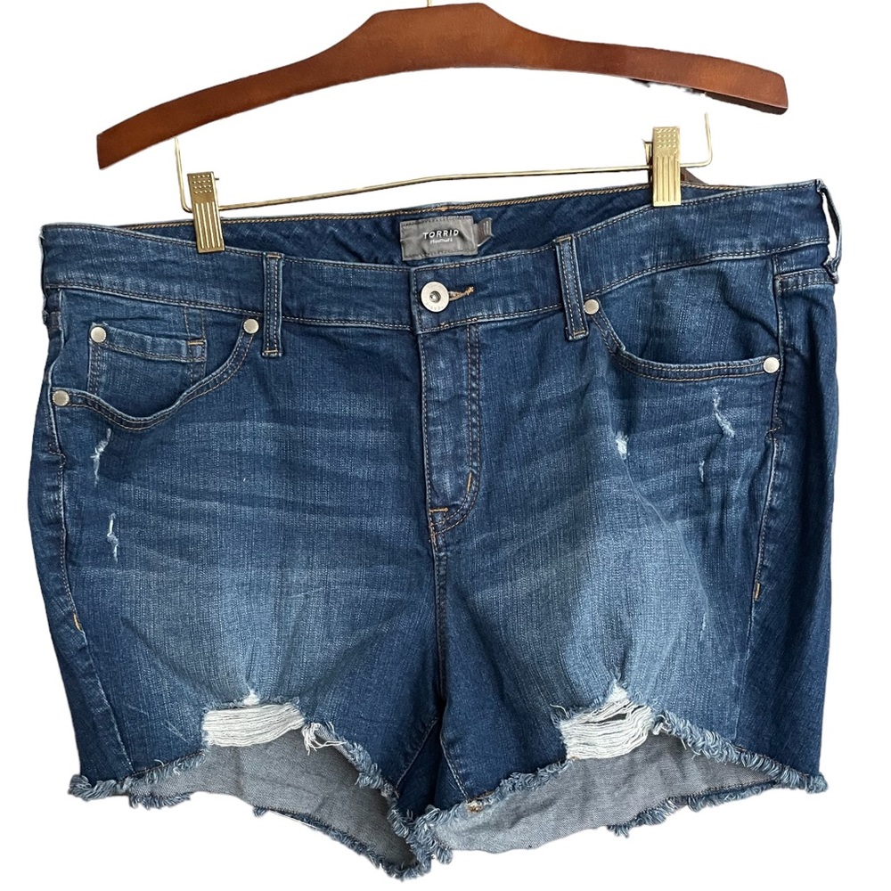 Torrid Distressed Jean Shorts EUC Size 20